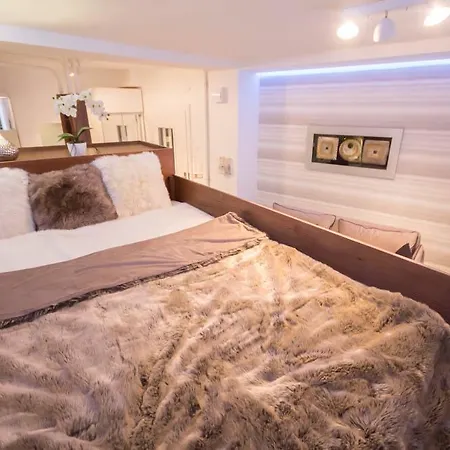Gold Apartment