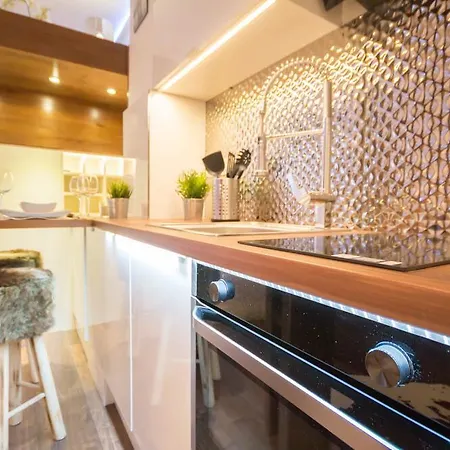 Gold Apartment *
